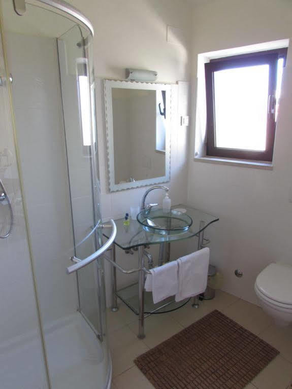 Guest House Pina Ровин Екстериор снимка