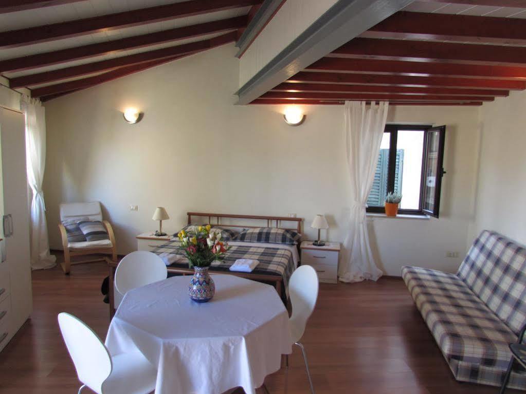 Guest House Pina Ровин Екстериор снимка